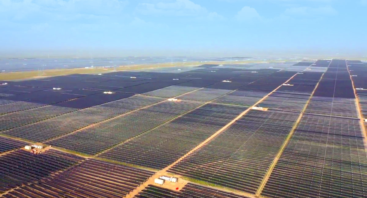 محطة طاقة شمسية عملاقة في الصين
