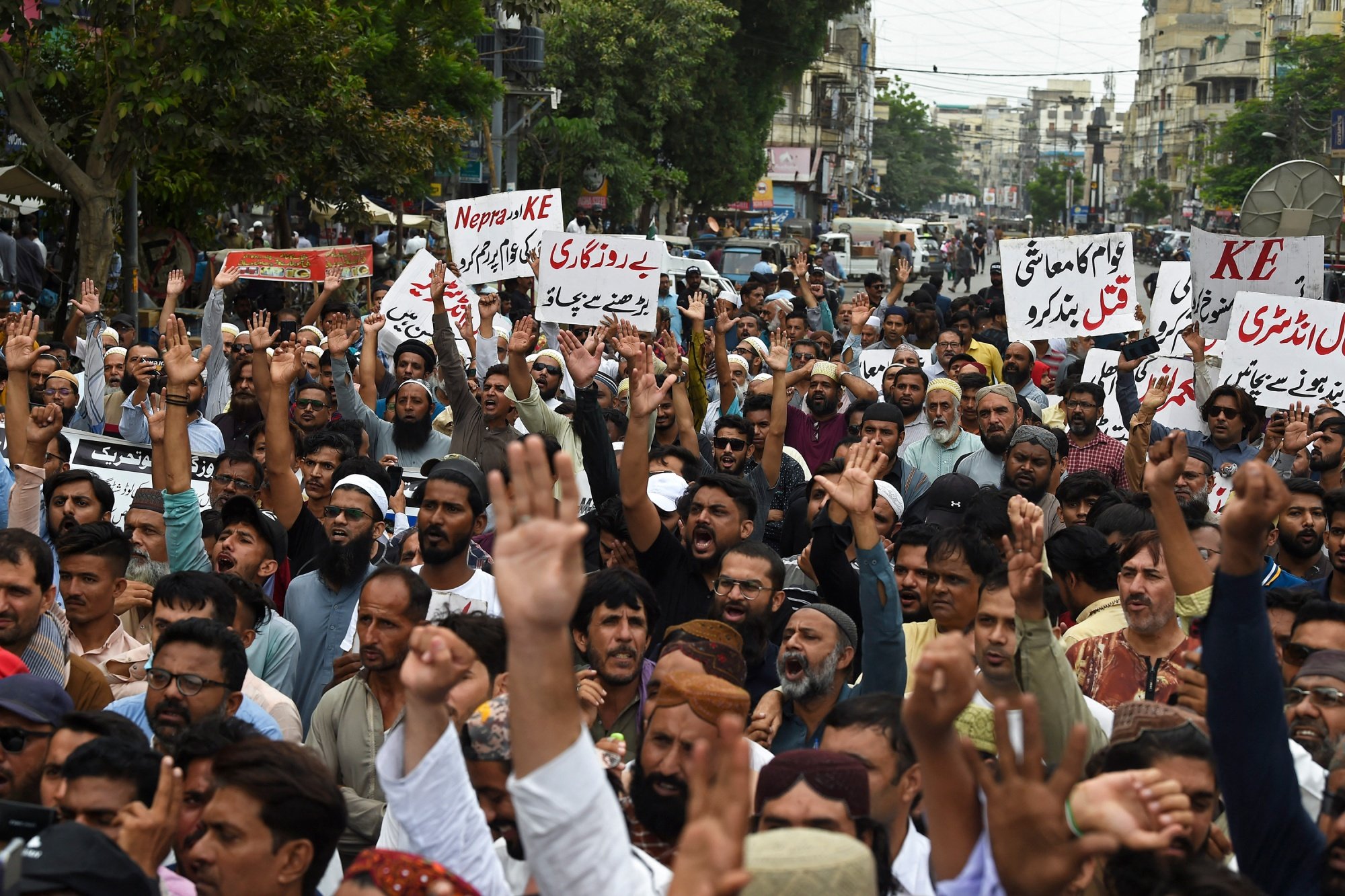 احتجاجات على رفع أسعار الكهرباء في باكستان