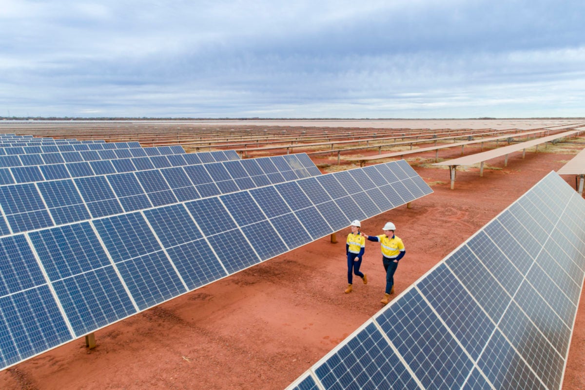 مزرعة للطاقة الشمسية في أستراليا 