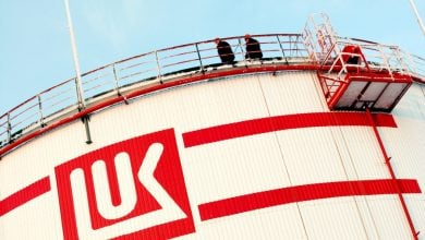 Photo of تقرير: صفقة شراء أصول لوك أويل الروسية تجتذب مستثمرين إماراتيين