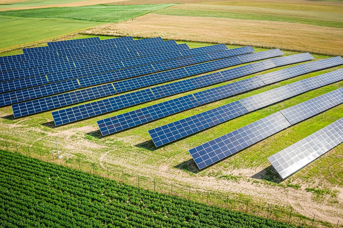 مزرعة لتوليد كهرباء بالطاقة الشمسية