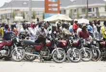 Photo of الدراجات النارية في أفريقيا تواجه تهديدًا من كهربة القطاع (تقرير)