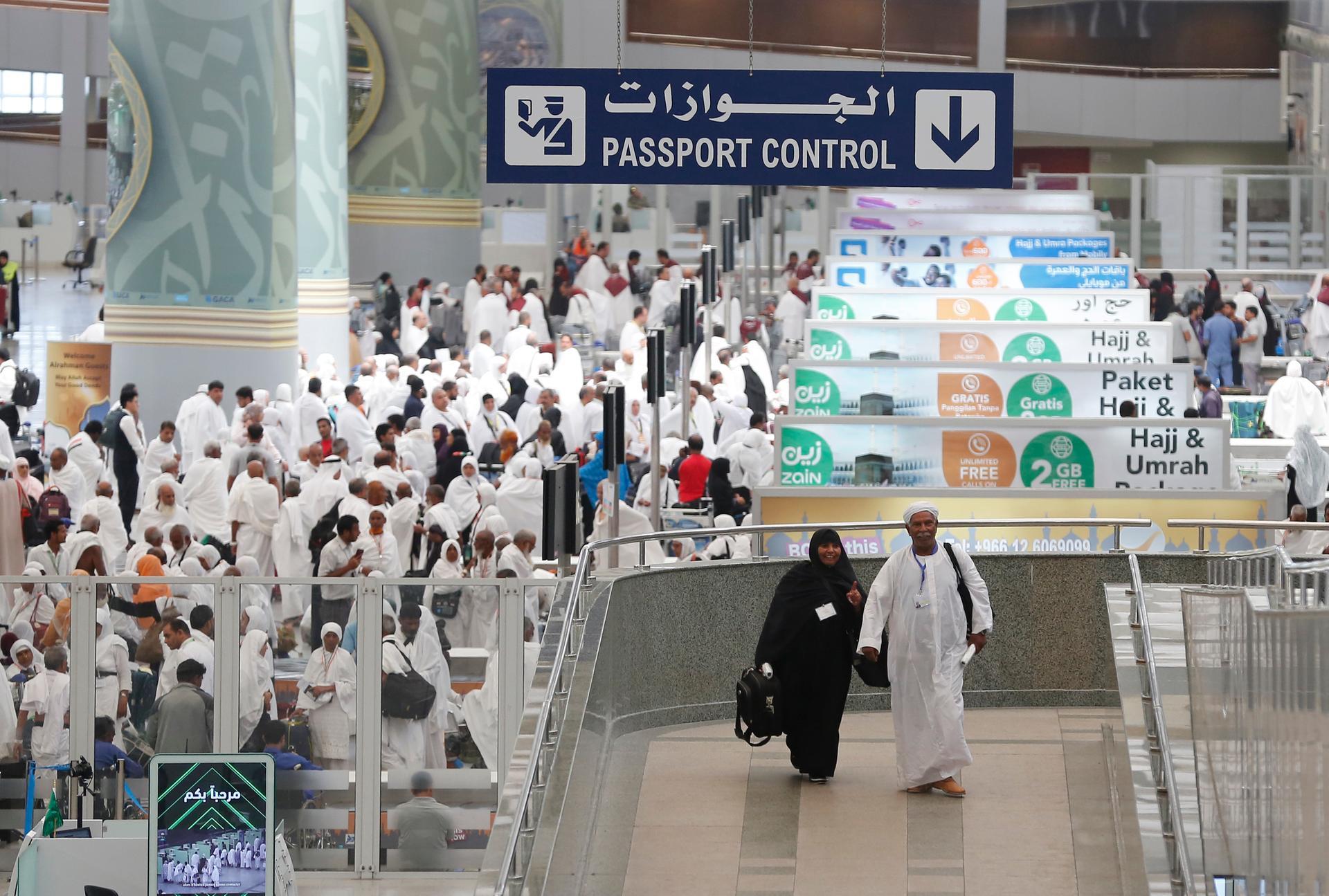 حجاج في مطار جدة السعودي