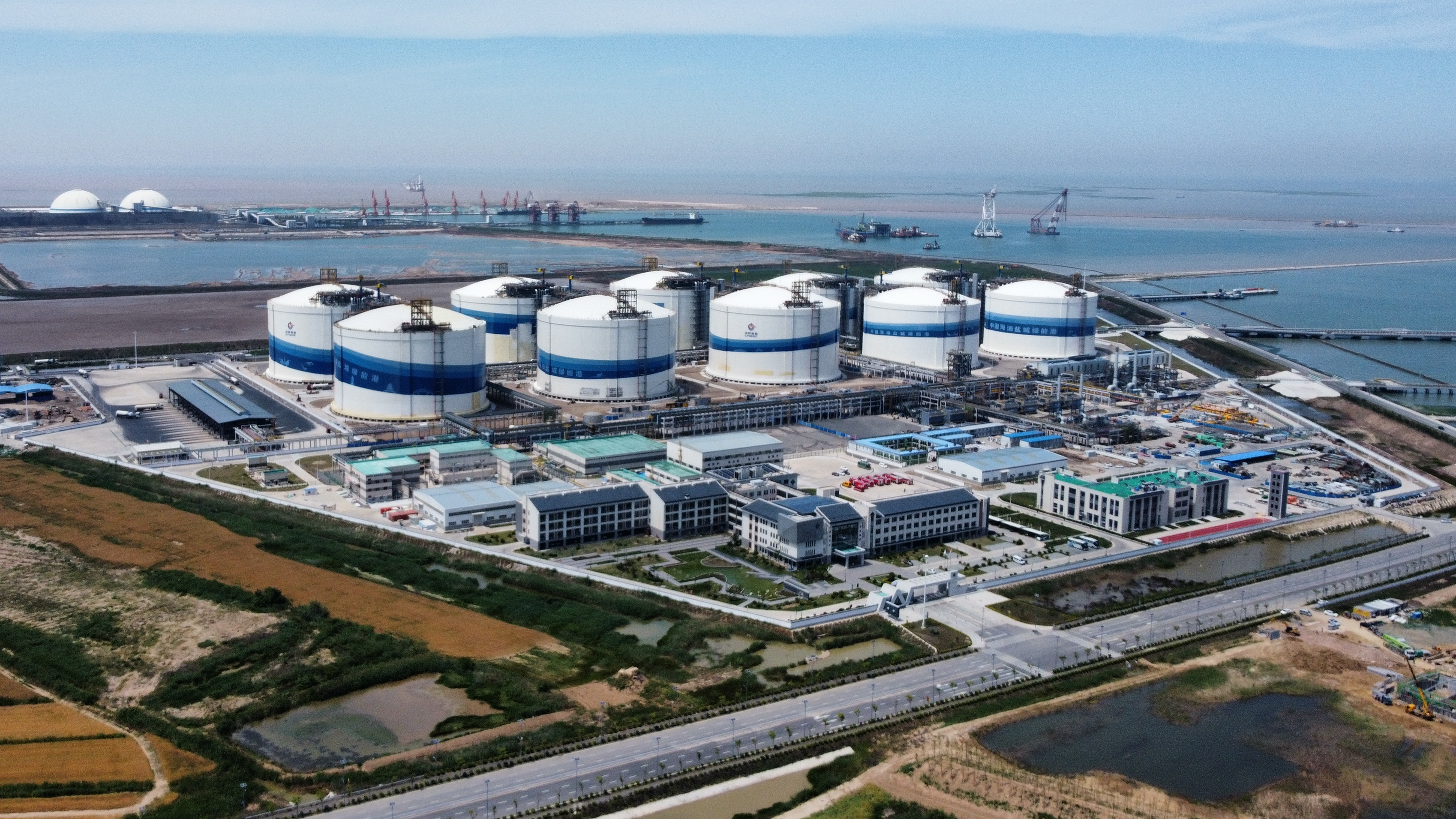 أكبر قاعدة لتخزين الغاز المسال في الصين
