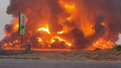 Photo of حريق في منشآت تخزين النفط بميناء الحديدة اليمني بعد غارة إسرائيلية (فيديو)