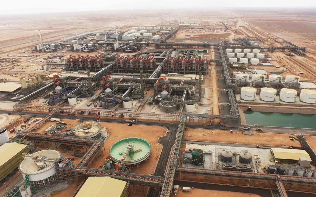 أحد مصانع الأسمدة في السعودية