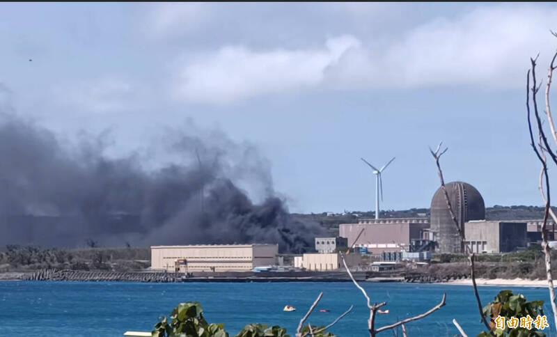 تصاعد الدخان من حريق محطة طاقة نووية في تايوان