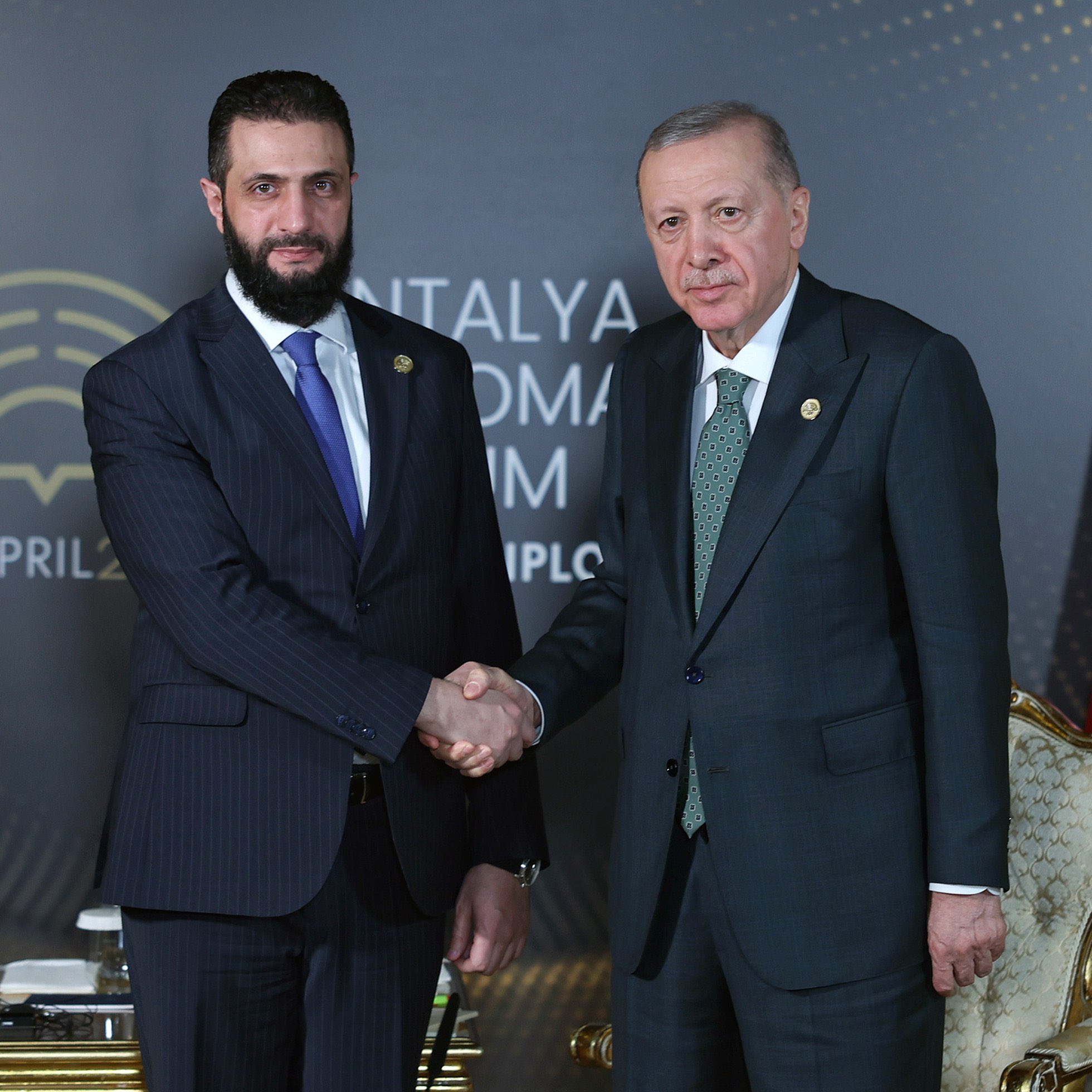 من لقاء الرئيس التركي رجب طيب أردوغان والرئيس السوري أحمد الشرع في منتدى أنطاليا البلوماسي