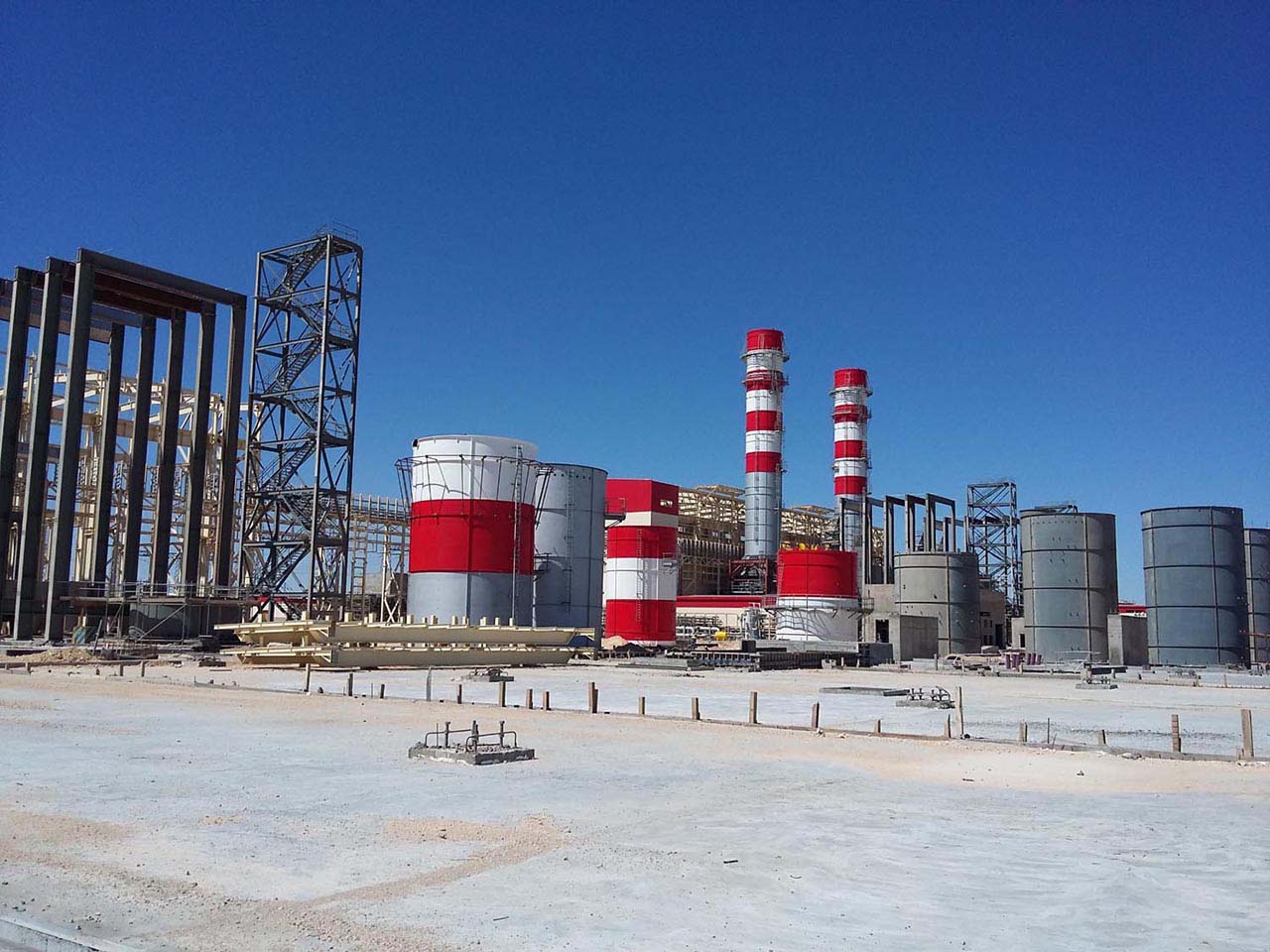 من أعمال تنفيذ محطة الجلفة لإنتاج الكهرباء
