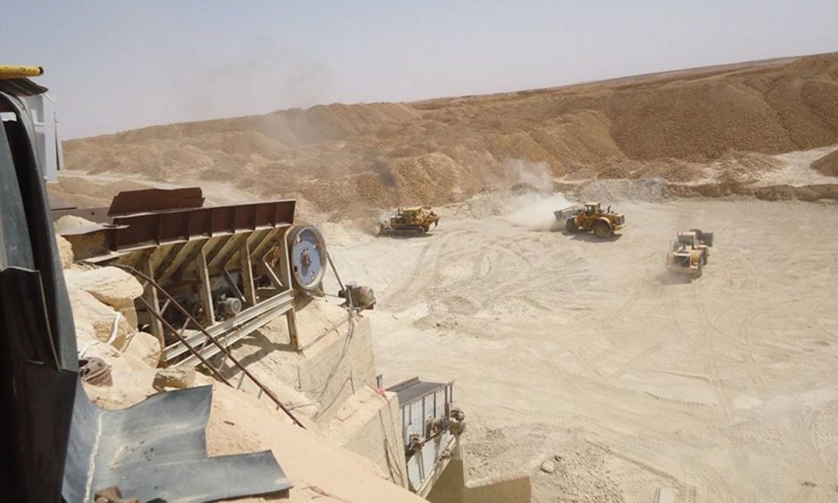 منجم خنيفيس للفوسفات في حمص بوسط سوريا