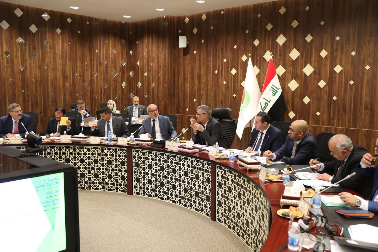 من الجلسة الخامسة لاجتماع هيئة الرأي في وزارة النفط العراقية