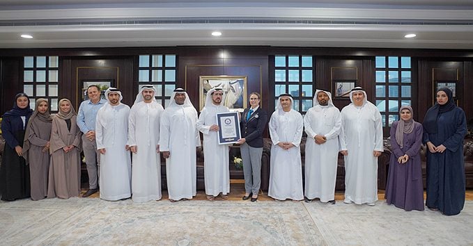 كهرباء دبي تتسلم شهادة من "غينيس للأرقام القياسية" حول إنجاز مجمع محمد بن راشد