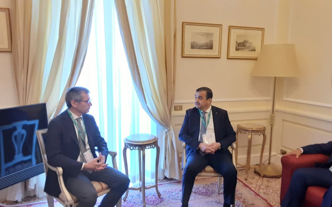 محمد عرقاب يجري محادثات مع الرئيس التنفيذي لشركة الطاقة الإيطالية