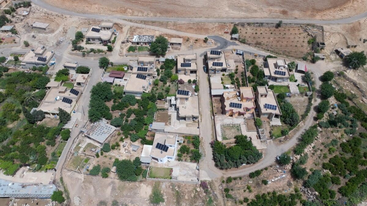 أول قرية تعمل بالكامل بالطاقة الشمسية في العراق