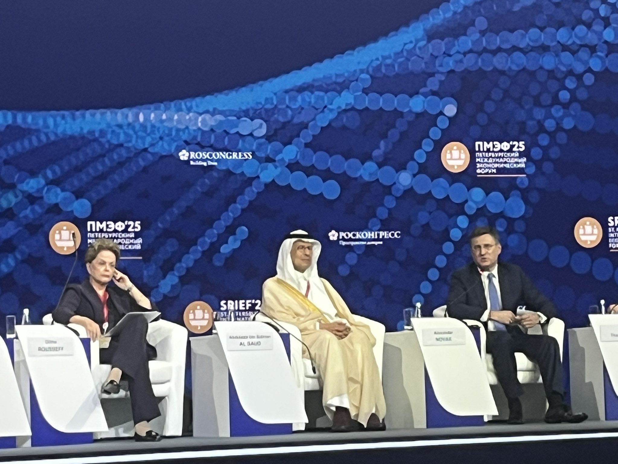 الجلسة الافتتاحية لمنتدى سانت بطرسبرغ الاقتصادي الدولي
