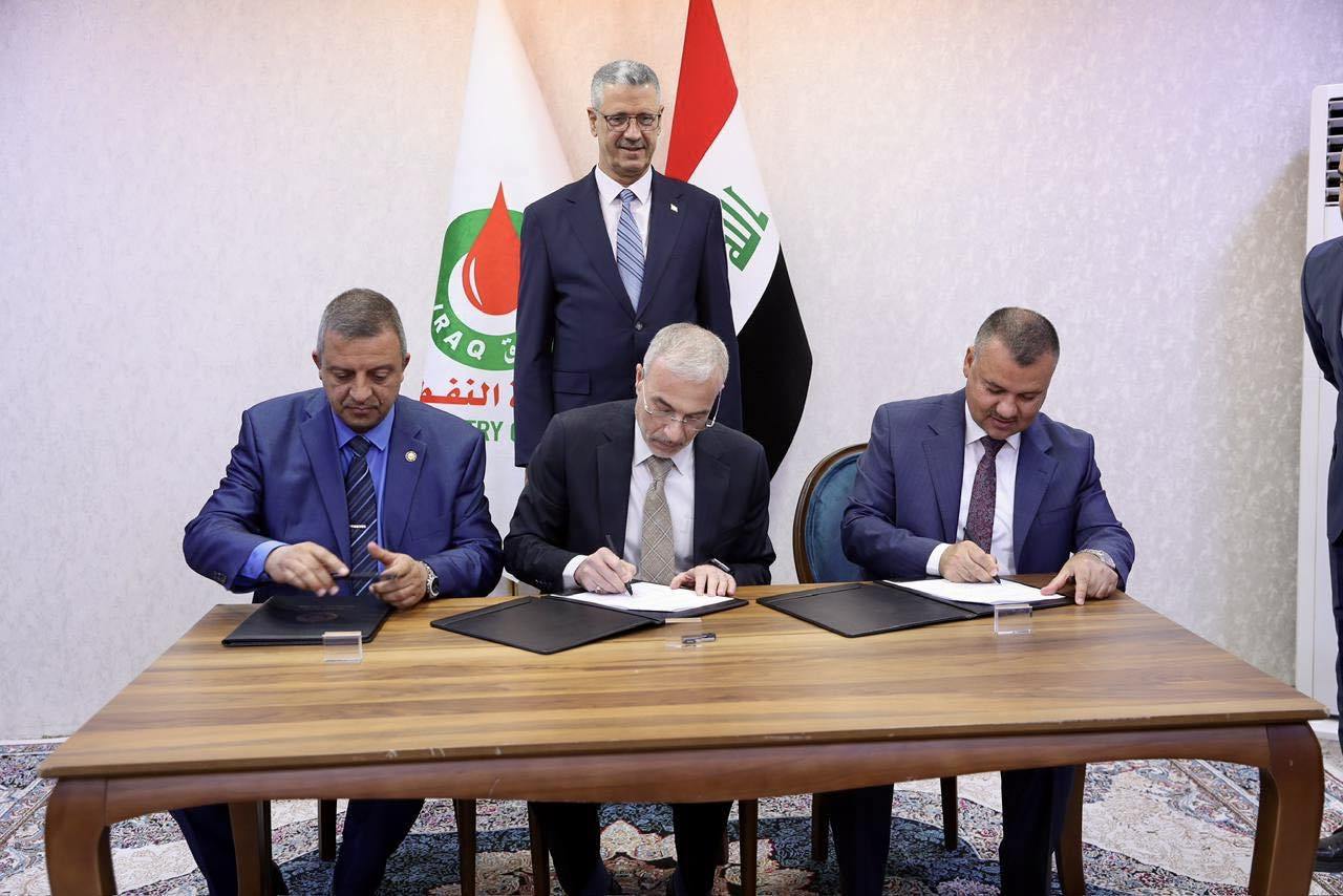 جانب من توقيع الاتفاقية