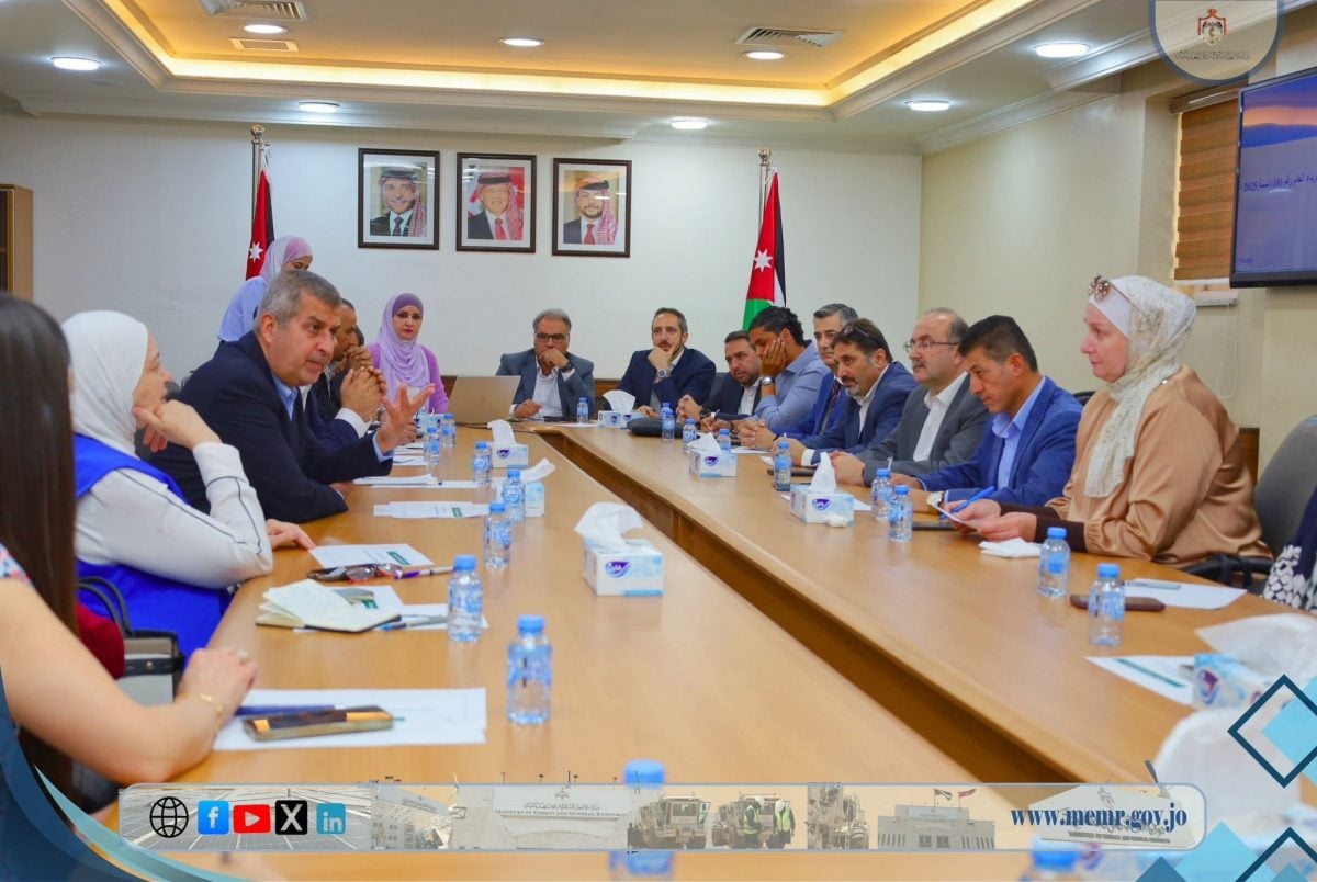 جانب من لقاء الوزير الخرابشة مع أعضاء مجلس الشراكة في قطاع الطاقة