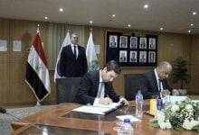 Photo of مصر توقع اتفاقية للتنقيب عن النفط في الصحراء الشرقية