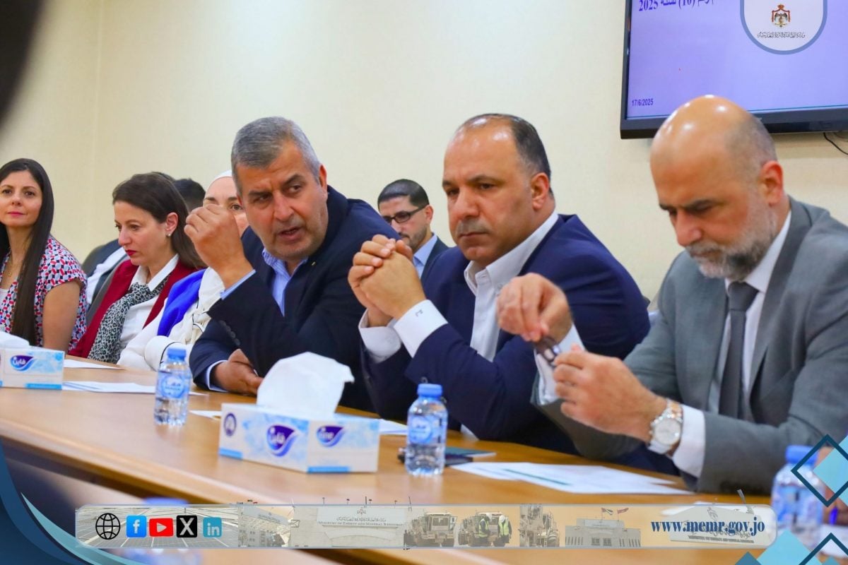 جانب من لقاء الوزير الخرابشة مع أعضاء مجلس الشراكة في قطاع الطاقة