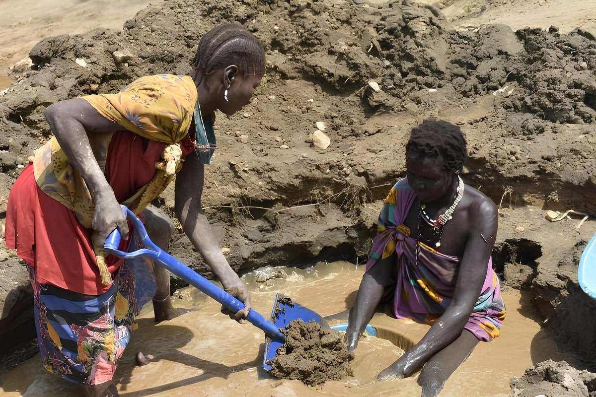 أعمال التعدين التقليدية للذهب في جنوب السودان