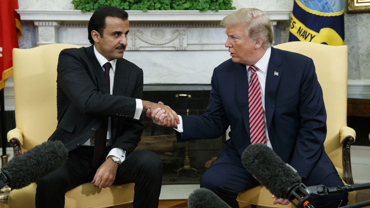 أمير قطر الشيخ تميم بن حمد آل ثاني مع الرئيس الأميركي دونالد ترمب