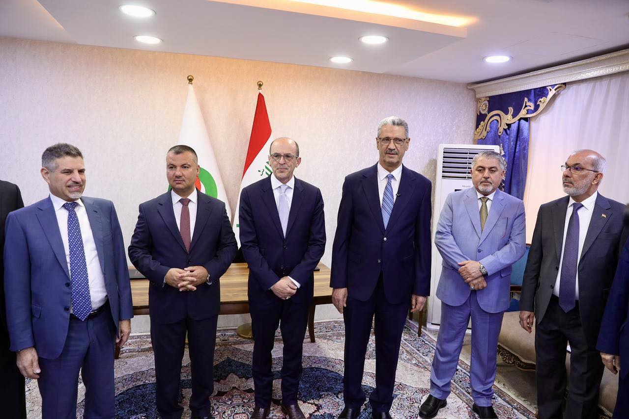 من مراسم توقيع اتفاقية تطوير حقل حمرين