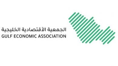 Photo of خبراء: العلاقة بين النفط والسياسة لا تنفصل.. والإستراتيجيات المرنة ضرورة لمواجهة التقلبات