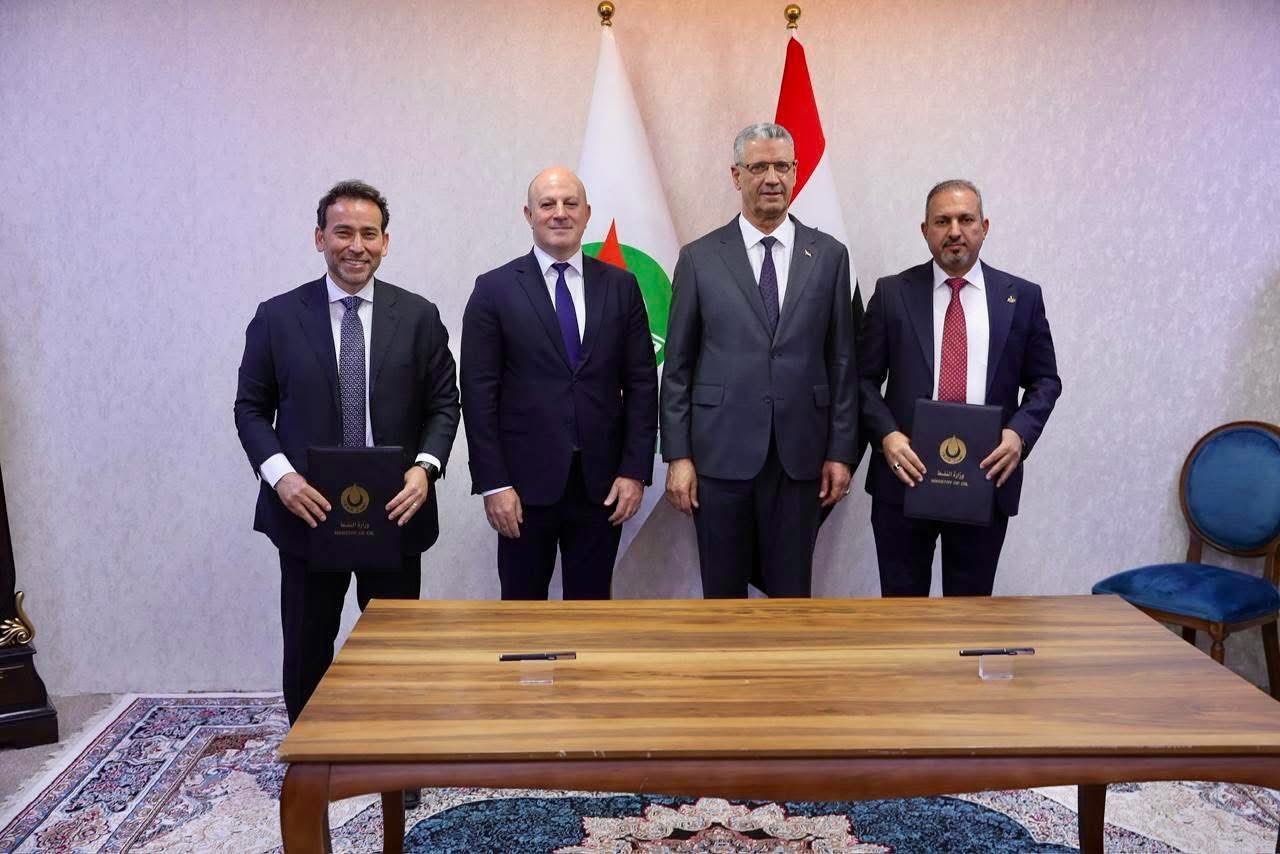 جانب من توقيع الاتفاق بين شركة نفط الوسط وشلمبرجيه