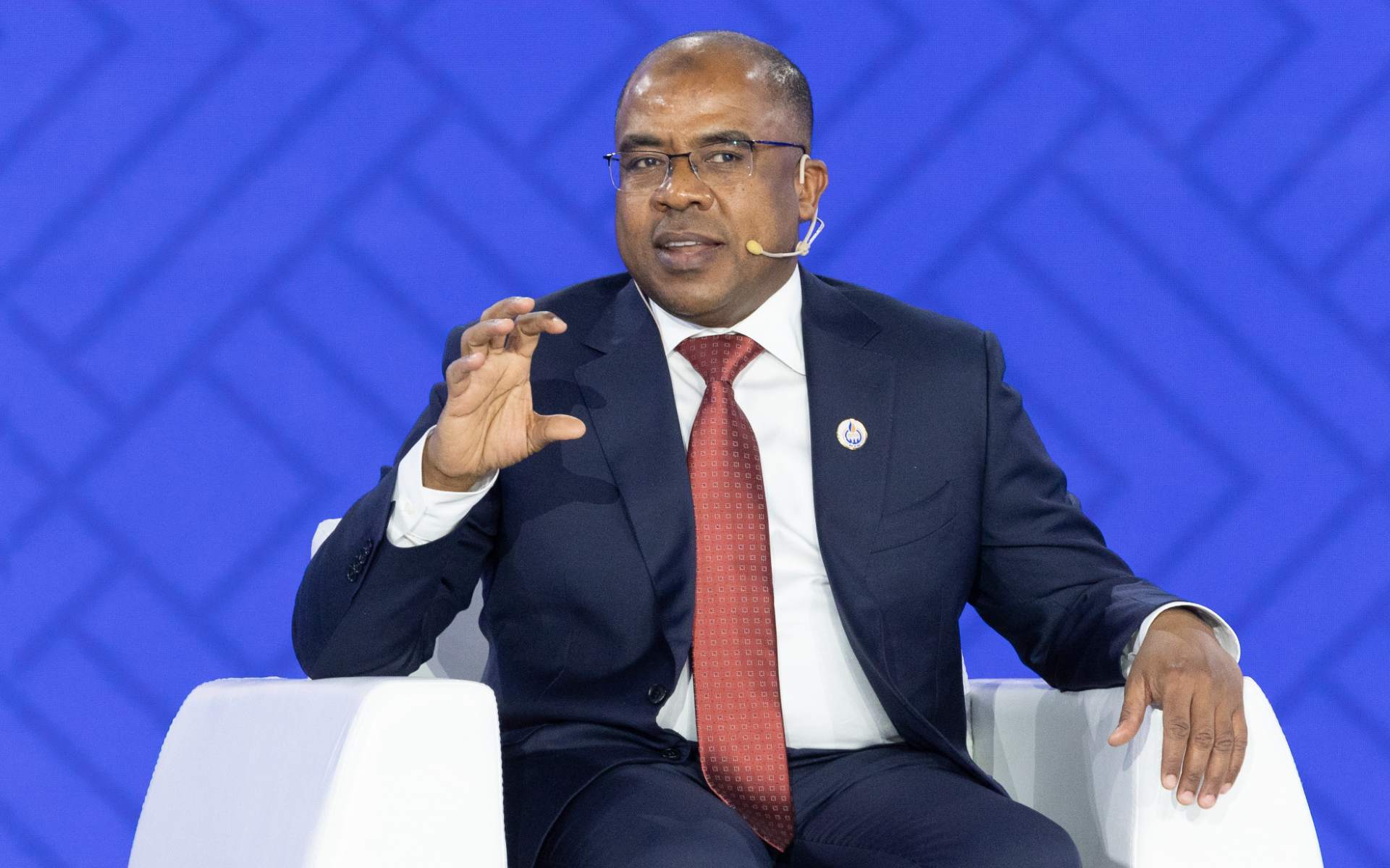 وزير النفط الليبي خليفة عبدالصادق