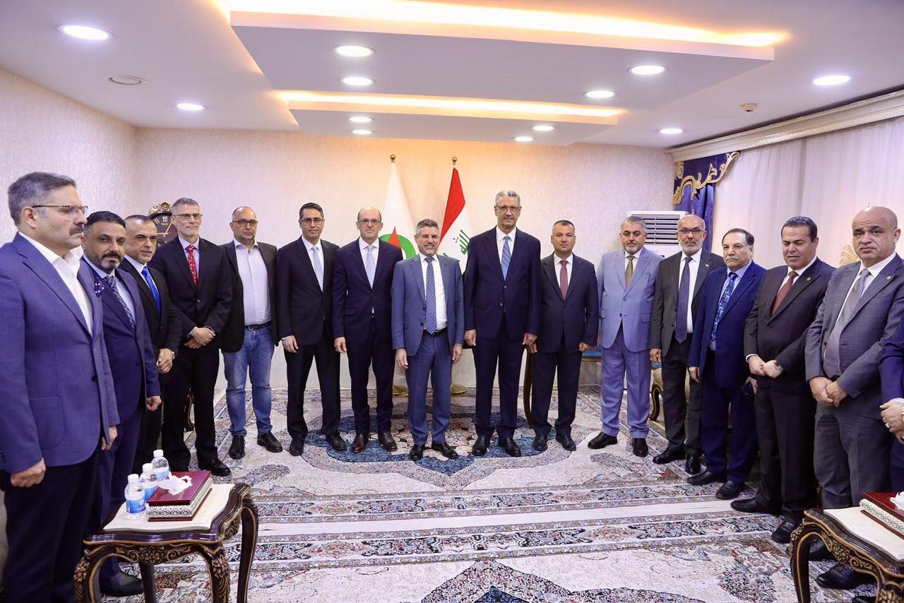 من مراسم توقيع اتفاقية تطوير حقل حمرين