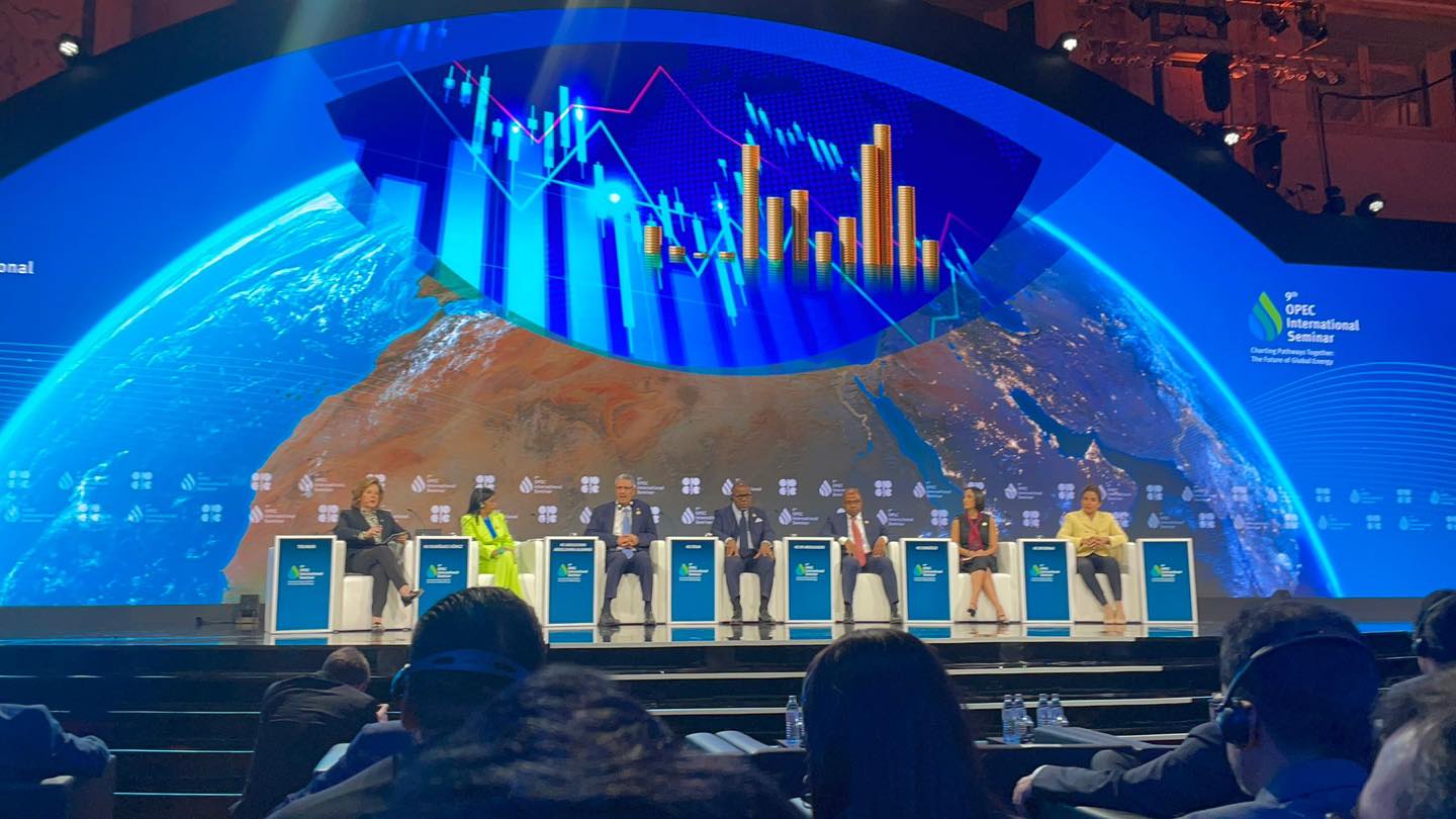 جانب من مشاركة وزير النفط العراقي في ندوة أوبك