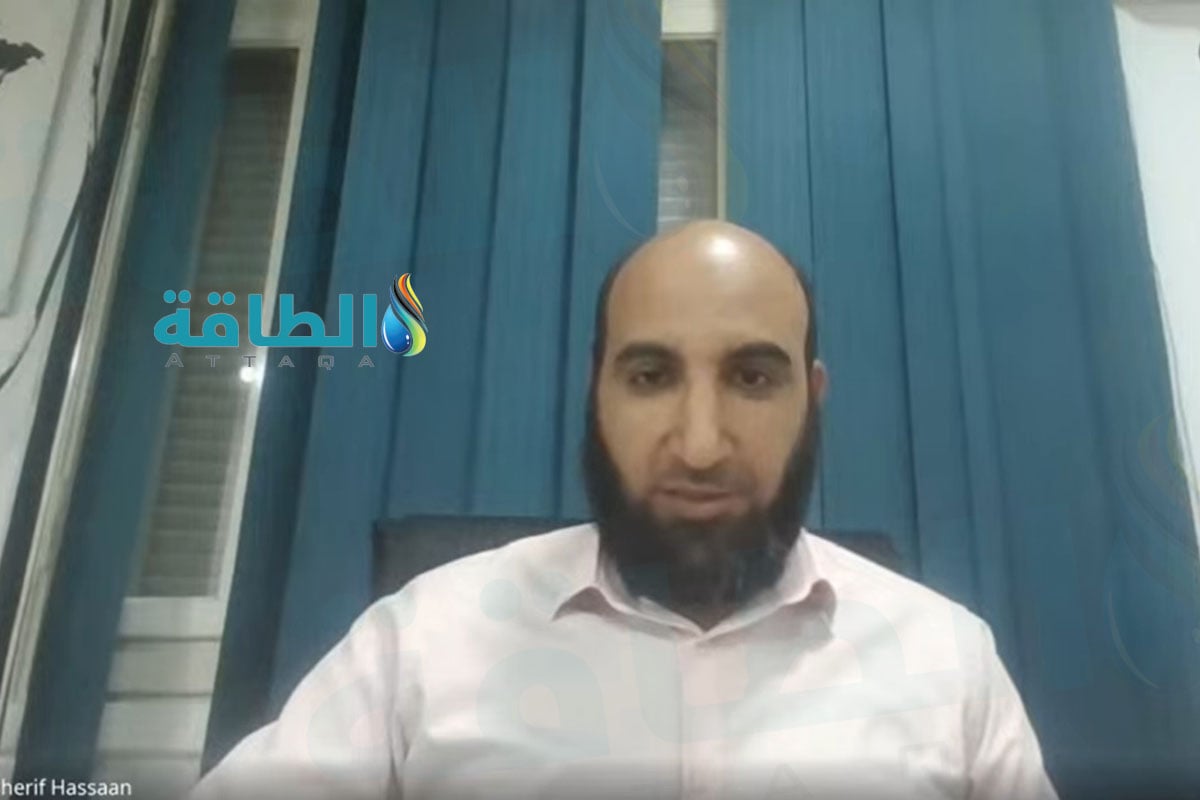 أخصائي الطاقة المتجددة الدكتور شريف حسان خلال ندوة عن تطبيقات الطاقة الشمسية