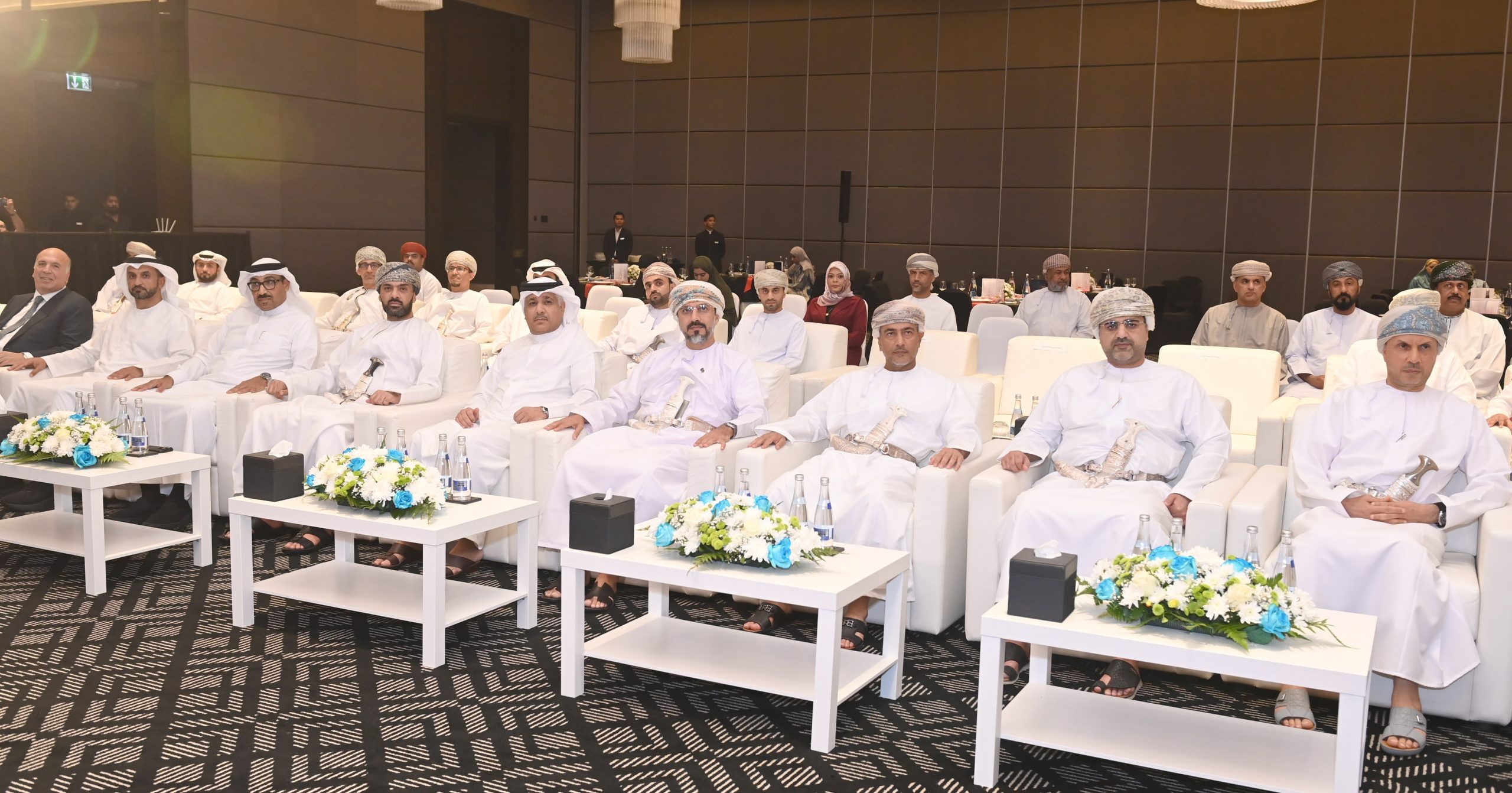 من مراسم توقيع تمويل مشروع الربط الكهربائي الخليجي مع سلطنة عمان