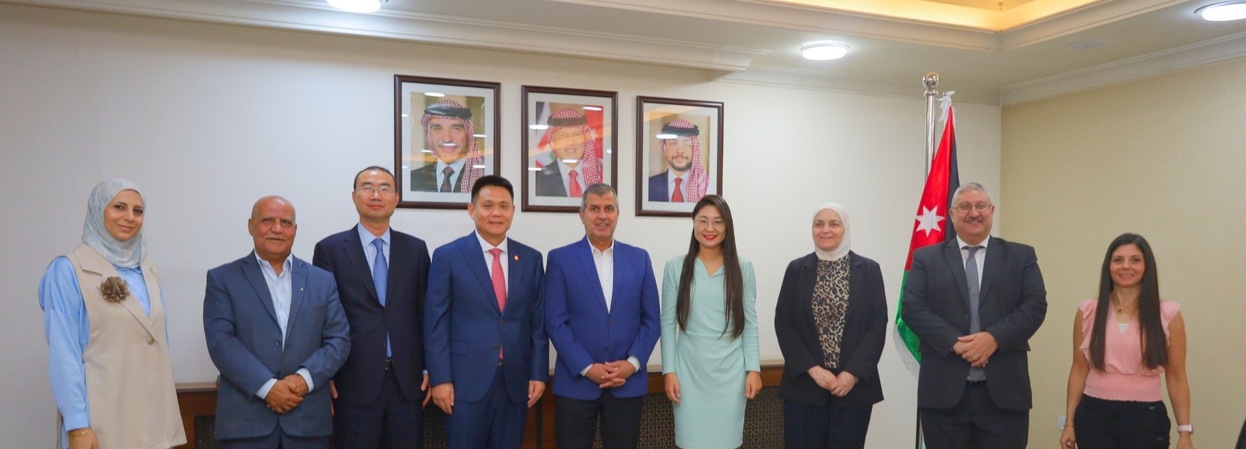 جانب من توقيع مذكرة التفاهم بين وزارة الطاقة الأردنية وشركة
