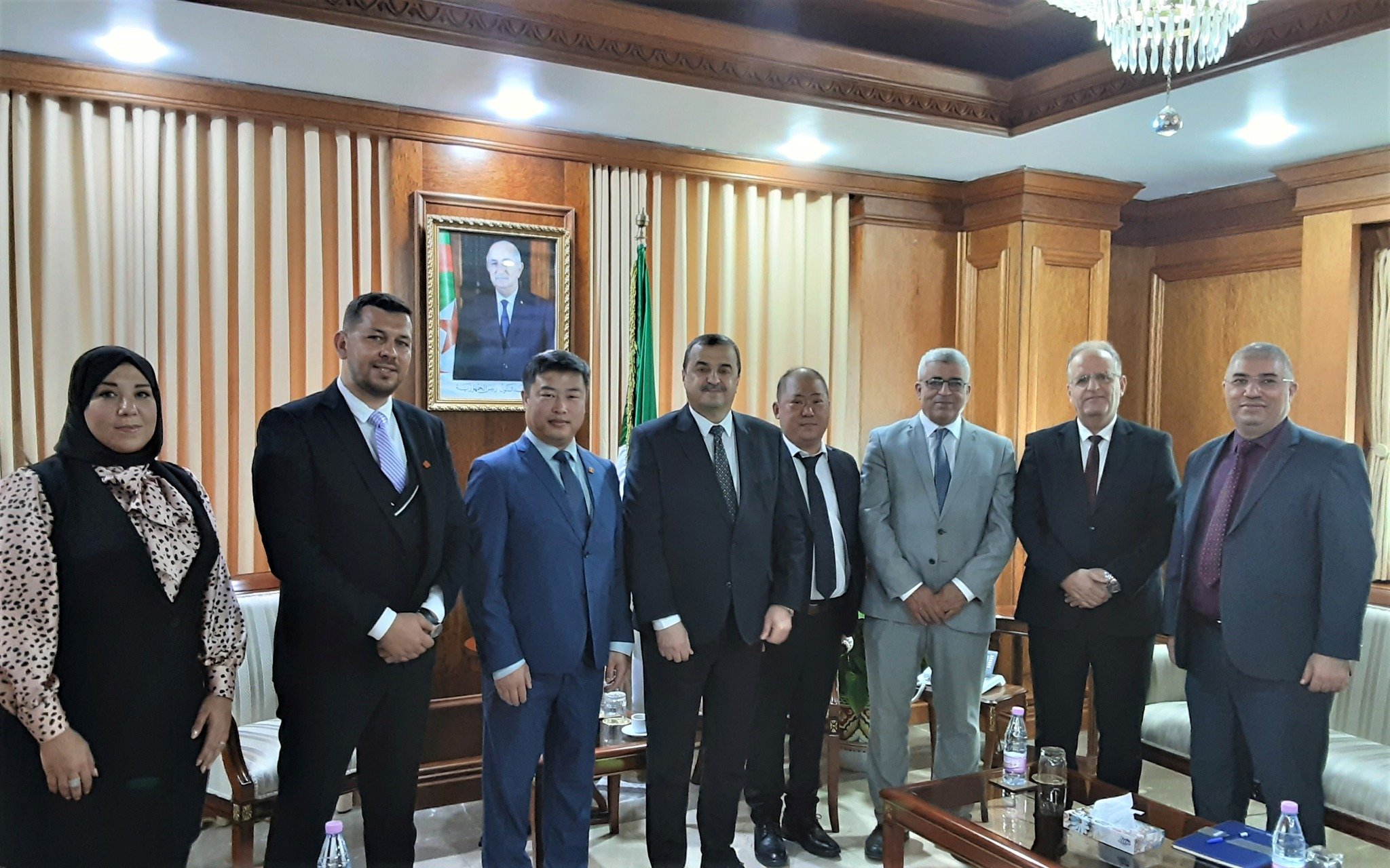 جانب من لقاء وزير المحروقات الجزائري ووفد الشركة الصينية