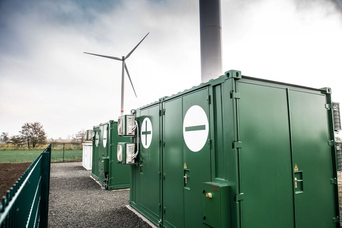 بطاريات تخزين قد تواجه الرسوم الجمركية