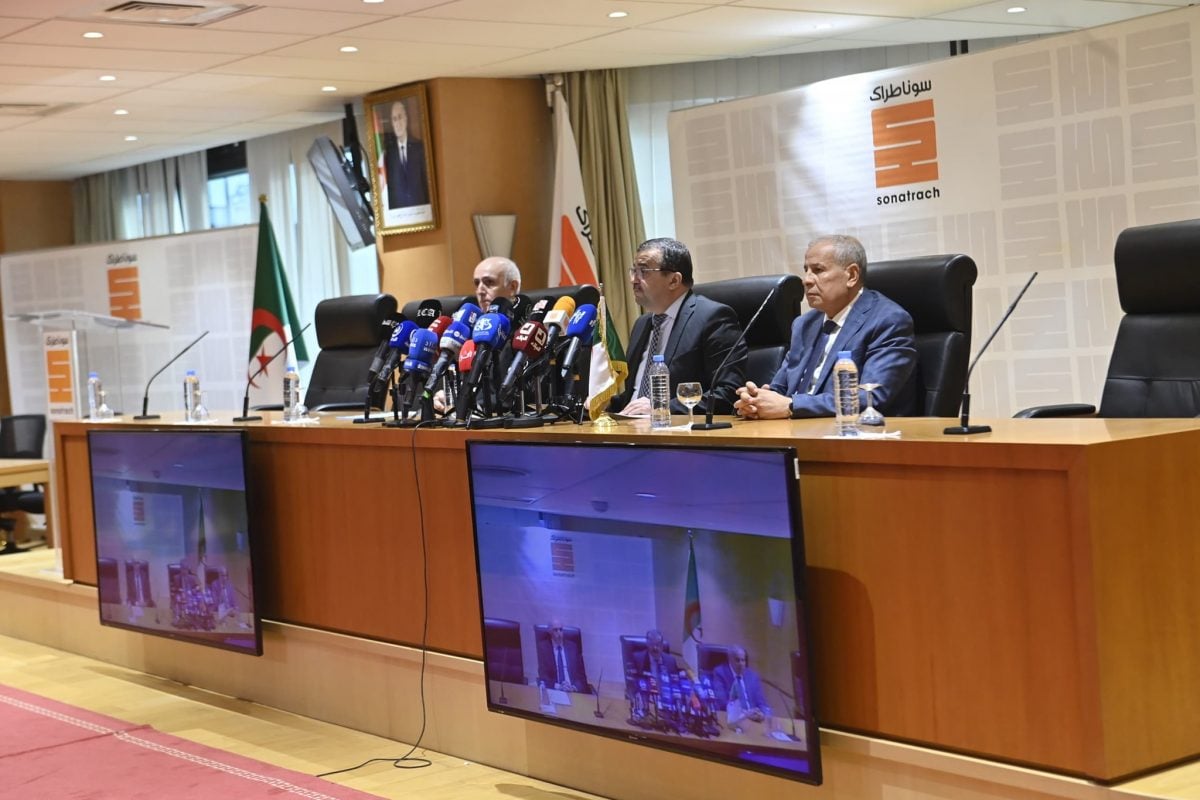 مراسم تسليم رئاسة مجمع سوناطراك