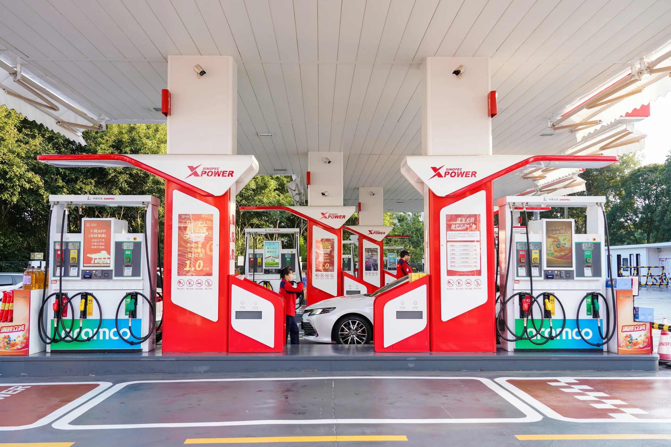 محطة تزود بالوقود في الصين