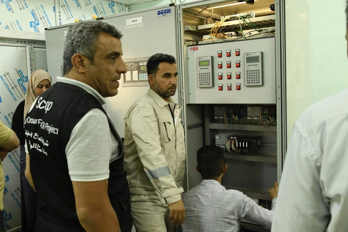 جانب من متابعة تطورات العمل في المحطة