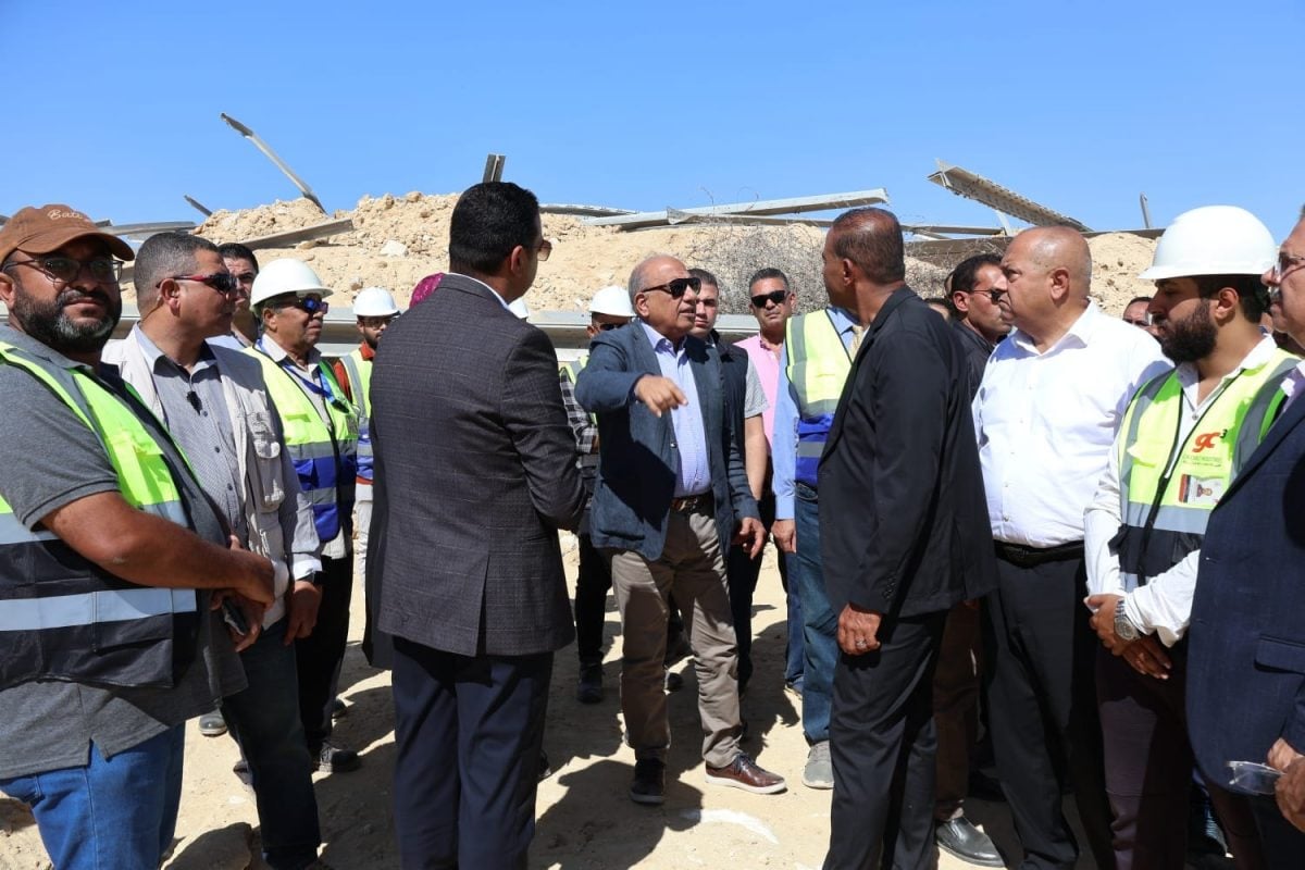 جانب من زيارة وزير الكهرباء المصري إلى مسار خط الربط الكهربائي