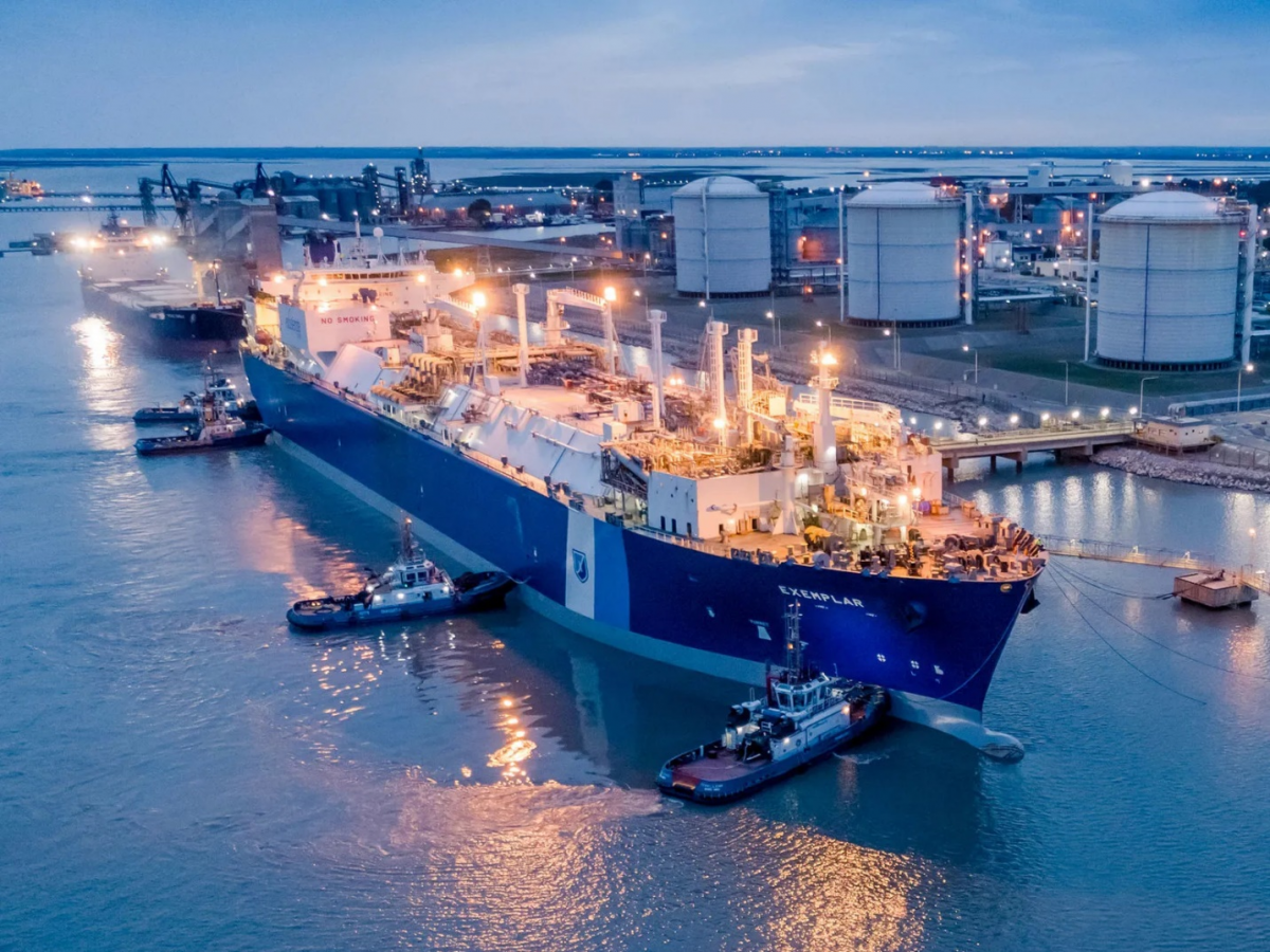 سفينة إكسيمبلار لتخزين الغاز المسال وإعادة تغويزه