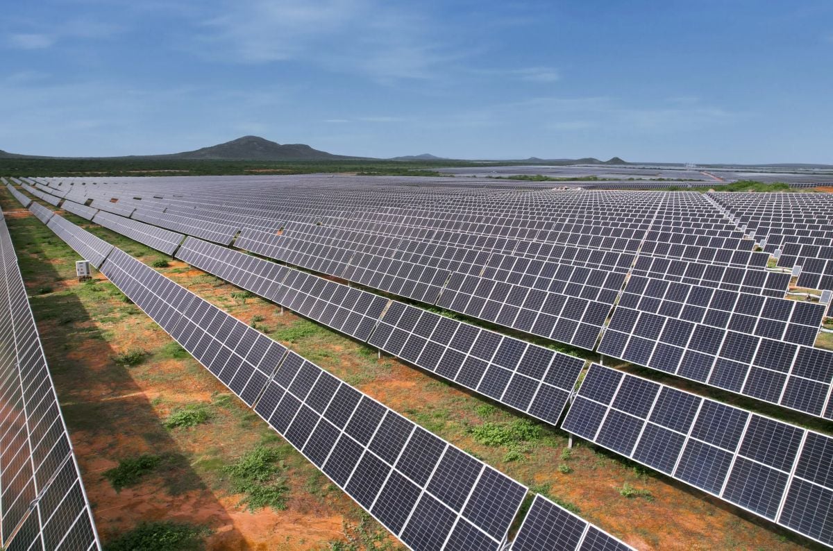 محطة للطاقة الشمسية تسهم في خفض تكلفة الكهرباء المتجدد