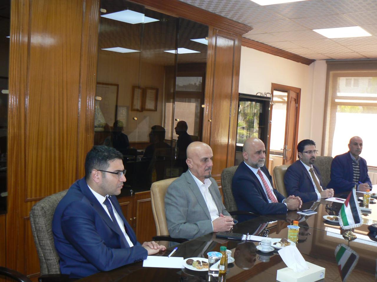 جانب من اجتماع شركة الكهرباء الأردنية والشركة المصرية لنفل الكهرباء