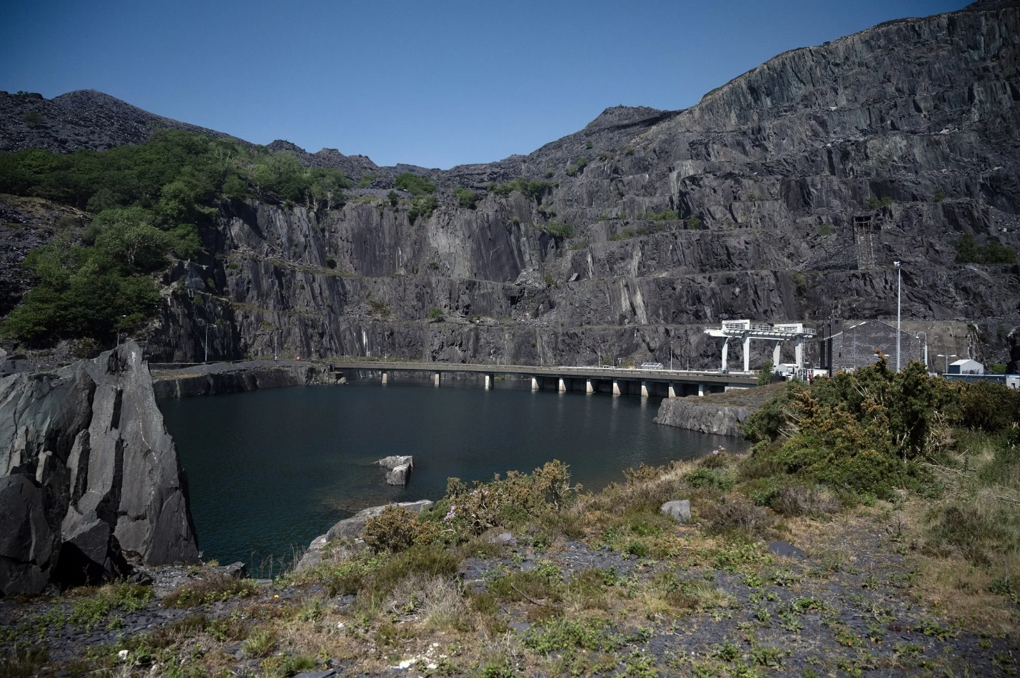 محطة (دينورويغ) لتخزين الطاقة الكهرومائية في قرية لانبيريس بالمملكة المتحدة
