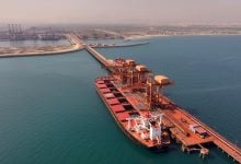 Photo of إيرادات صادرات سلطنة عمان من النفط والغاز تنخفض 17%