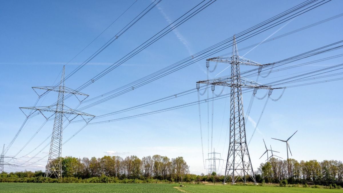 أبراج تلي الطلب العالمي على الكهرباء