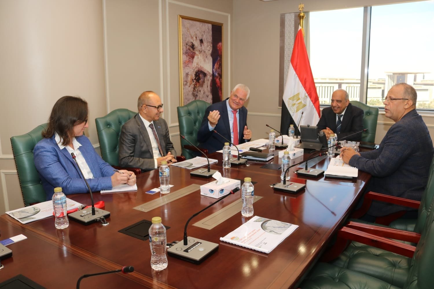 جانب من مباجثات وزير الكهرباء المصري مع تحالف شركات دولية- الصورة من حساب مجلس الوزراء (7 نوفمبر 2025)
