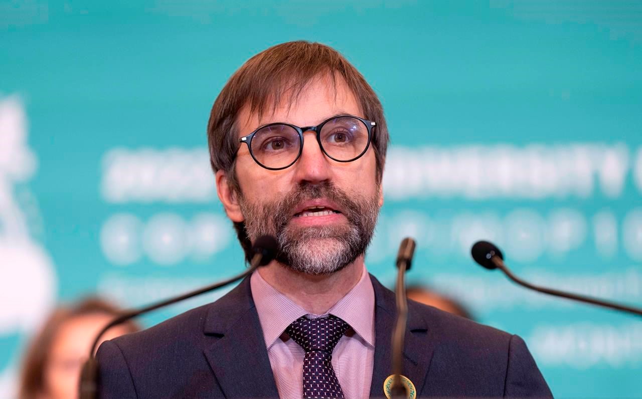 وزير البيئة الكندي المستقيل ستيفن غيلبو 