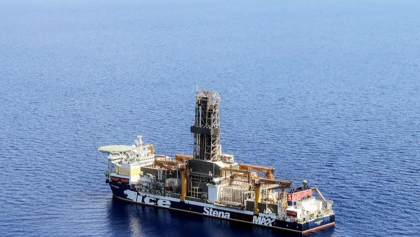 سفينة تنقيب في حقل كاريش للغاز الطبيعي المتنازع عليه بين لبنان