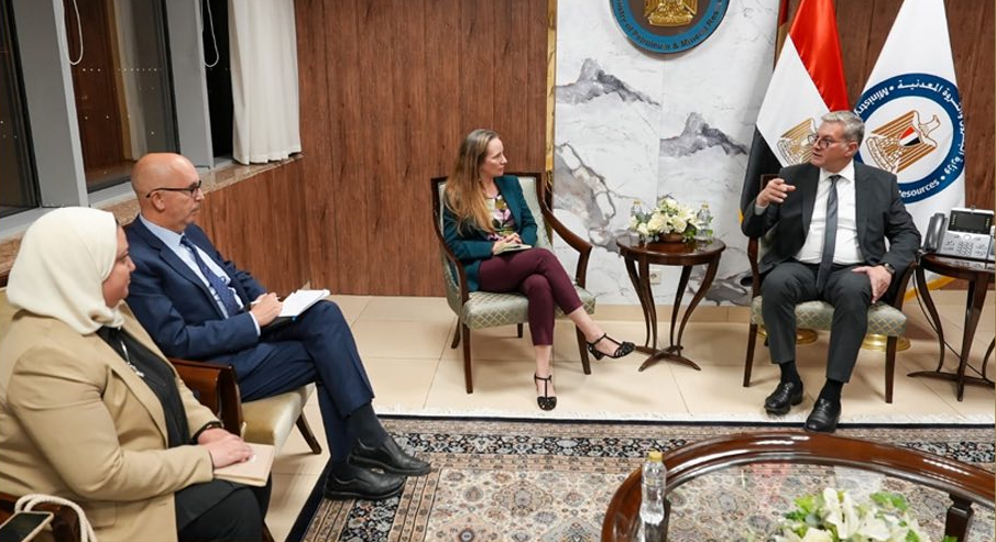 جانب من لقاء وزير البترول ورئيسة وفد البنك الدولي